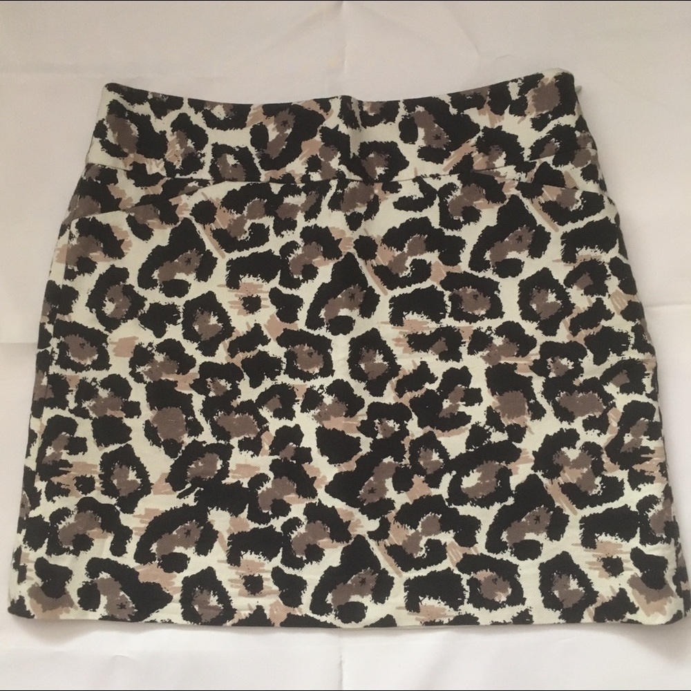Loft Cotton leopard print mini skirt with lining.